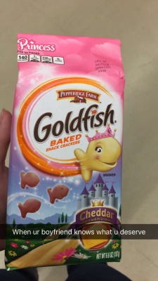 just-daddys-little-mermaid:  daddysfavoriteprincesss:  I have the best daddy   THOSE FISH ARE MY FAVORITE AND THEY’RE PINK