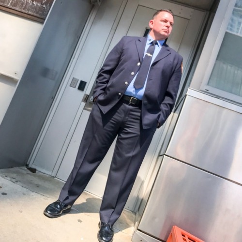 daddiesonthego:New York Fire Department Daddy on patrol to make sure no tourists get too rambunctiou