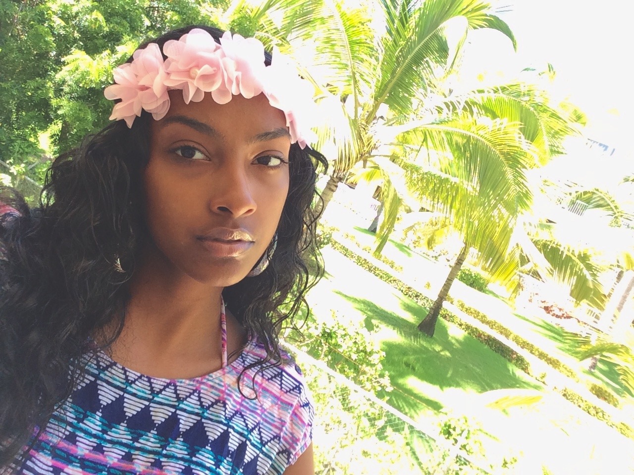 coldesttsummer:  BLACK OUT PRT2 , because I love the skin im in!!😜🌺💙👑💯