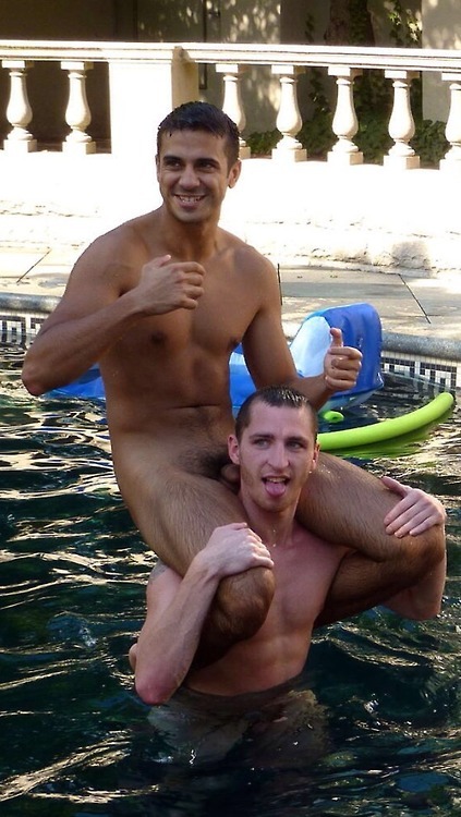 aguywithoutboxers:  August 25, 2014   Nude Comfort