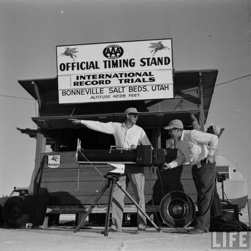 Timing stand on the Bonneville salt flats(J.R. Eyerman. 1953)