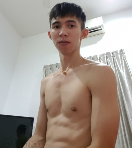 heaveninchaos: a popper seller in Penang. Slutty and horny… anyone know him?