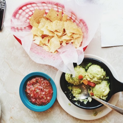 nachos and guac