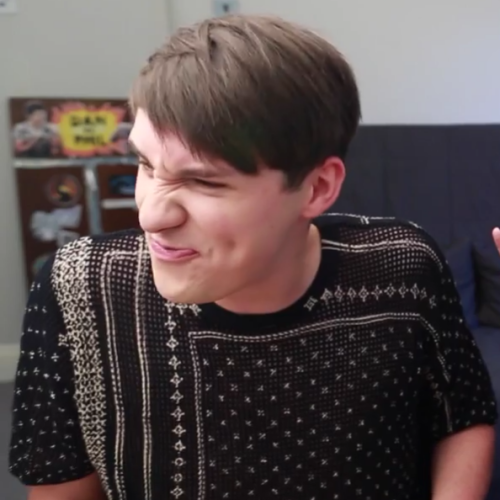 howellsankles:Dan makes the most iconic faces