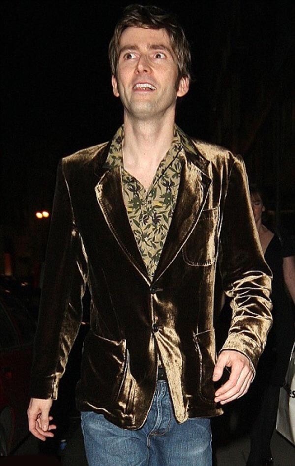 whatwecanfic:  gallifreyfallsnevermore:  David Tennant + floral button-up shirts
