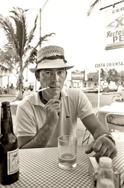 my-retro-vintage:Hunter S Thompson at Pepe’s Bar on the island of Cozumel, Mexico    1974