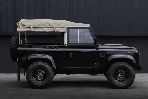 topvehicles:  2007 House of Cool Land Rover Defender 90 TD4 via reddit