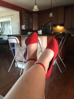 salntandslnner:  I love red …  I can see why! Those shoes are just cute! Love them so much! Maybe next week you will let us see more of you wearing them @curvesworthsharing 😉 Happy Flats Friday!