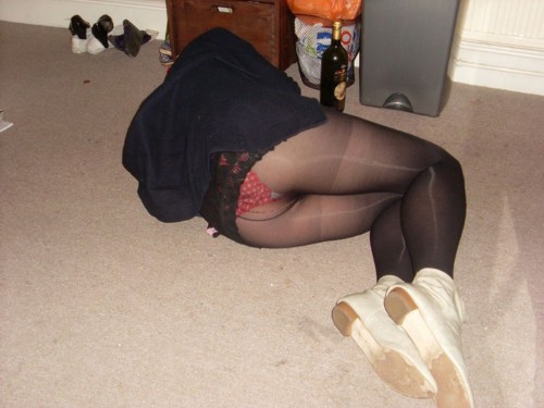 Upskirt pics at http://upskirt-pussy.tumblr.com adult photos