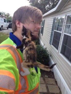 cuteness&ndash;overload:  Waiting on customer to answer the door when this little one crawled up my leg and shirt to perch on the back of my neck. (photo source): http://imgur.com/r/aww/EpX06fA