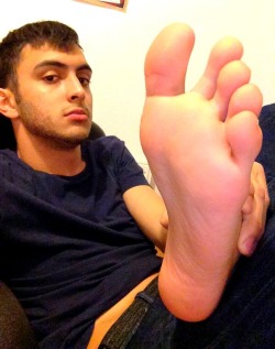 fuckyeahmalefeet:  ≡