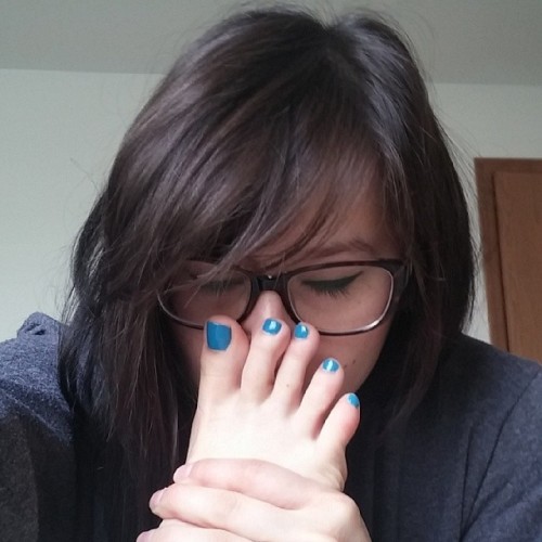 cute-toesaddie:Is a foot fetish normal and foot fetish positions