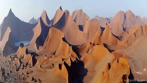 stratification-of-thoughts:Wind Cathedral in Namib Desert!The characteristic feature is the presence