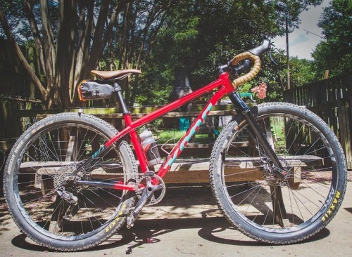 konabikes Paul (@velovidaatx) built this super cool multi-surface-shred-machine AKA His custom Unit 