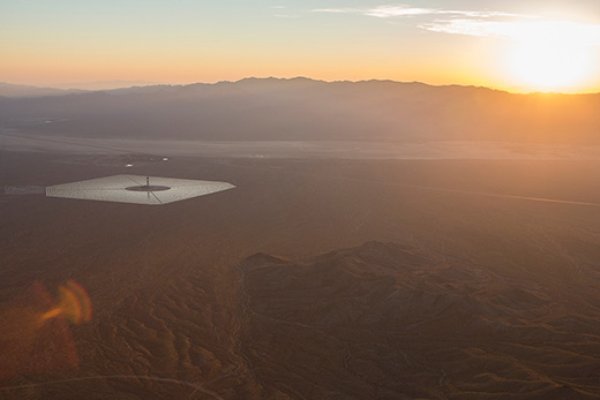sixpenceee:  Here are some additional pictures of the California solar farm as discussed