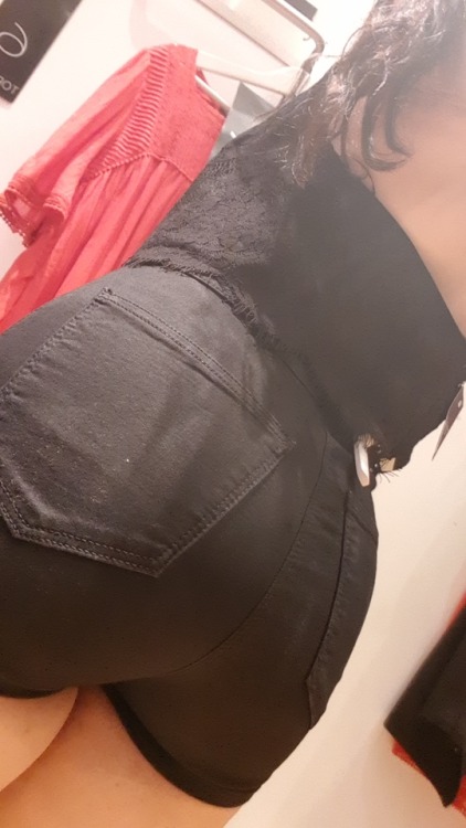 chloe-lust: Part 1 of changing room #3