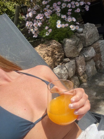 Porn Pics meganann-xo:me n my oj 🍊