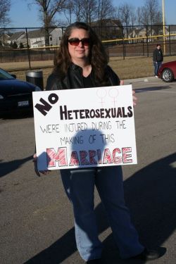 haveagaydayorg:  “No heterosexuals