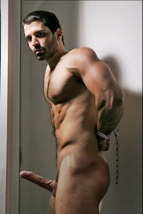 edcapitola:  men2men4men:  Even plain vanilla me wants to keep him tied there, so