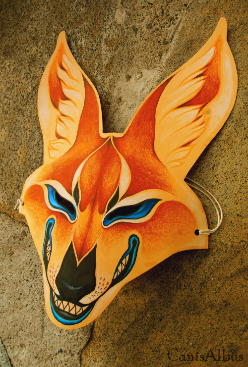 canisalbus:  Today I remembered those animal themed card stock masks we used to make at library’s children’s centre at the age of… 9, 10 maybe?  Thus I whipped up this. Now I’m a jackal. 