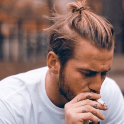 persiandollxo:  I like man buns and I cannot lie…