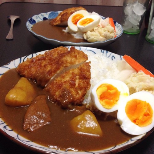 4trus: カツカレーなう！We ate curry with fried pork cutlets tonight! #japanesefood #food #homemade