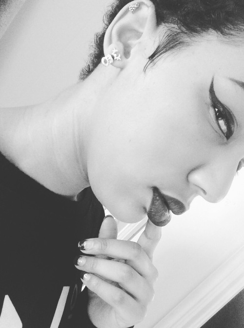 justkiddingitsonlykris:  sapphiredoves:  Eyes like a hawk, heart like a lion.  Gorgeous