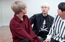 booptaegi:taehyung touching bts’ chins