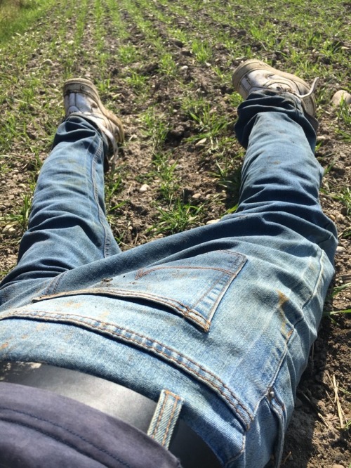 Outdoor, pissed jeans, shit and piss filled Nike AFOs II. Videos will follow ;)
