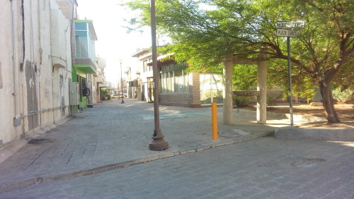 unpardeojitosnegros: Plaza Cholula, Mexicali, B.C., México. He vivido toda mi vida en esta ci