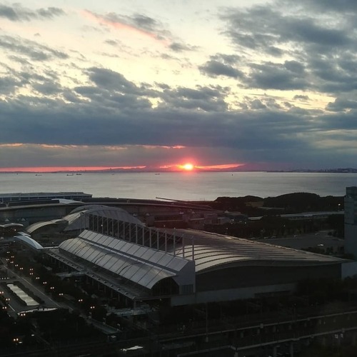 Sunset Over Tokyo Bay  #Japan #Sunset #tokyobay  (at 幕張メッセ国際会議場)