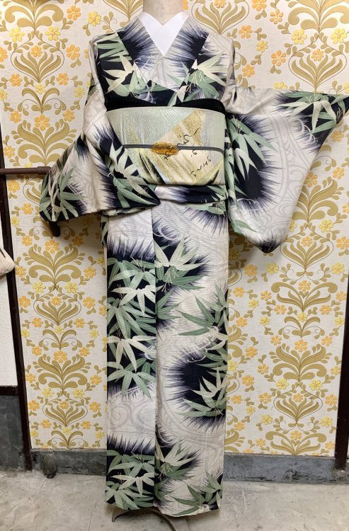 Chic and very refreshing summer outfit, with sasa (bamboo leaves) over ryuusui (rushing stream) sha 