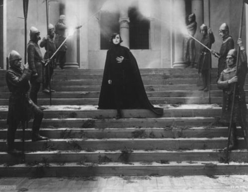 fawnvelveteen:Asta Nielsen in Hamlet, 1921