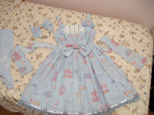 Hi everyone, I’m selling my Angelic Pretty Magical Etoile and Memorial Cake JSK on EGL Community Sal