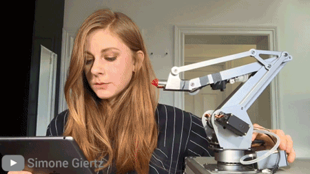 punlich:  frenchfrysplash:  pickledfingers:  makeup-online:  Lipstick Robot -  