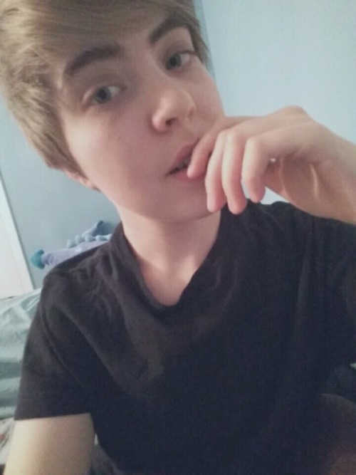 giorn0:  @zlda tagged me in the 6 selfies of 2015 thing so there u go! im tagging @humiliation2015 @sweetpinkgarter @bucellati @tongfuk @nic0robin @ochichins @akashis-emperorseye and anybody else who feels like doing this 🐥 
