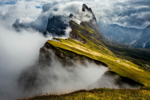 earth-land:  Dolomites - Italy  The Dolomites in Italy, or Le Dolomiti in Italia, are some of the most jagged peaks on Earth. This region is truly an alpine paradise. Supposedly these mountains were formed from ancient reefs, and therefore they pop up