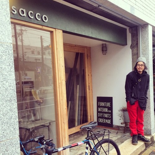earlybirds-breakfast: オーダーメイド家具のsaccoさんのところにもお邪魔しました。 マルヨシコーヒーの内装はほとんどsaccoさんによるものです。 この飯田街道沿いも面白い場所