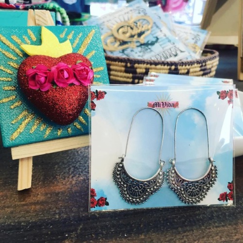 NEVERENOUGH Totally guilty of being hoop hoarders! New earrings in the shop, we’re open till 7pm! . 