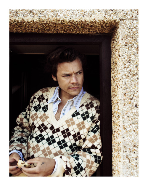 stylesupdated:@gucci: @Harry_Styles —face of the #GucciMémoire d’une Odeur c