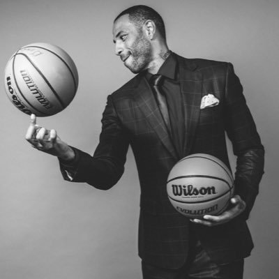 itscelebrixxxtiez:  Kenyon Martin   Peep more naked celebrities at http://itscelebrixxxtiez.com