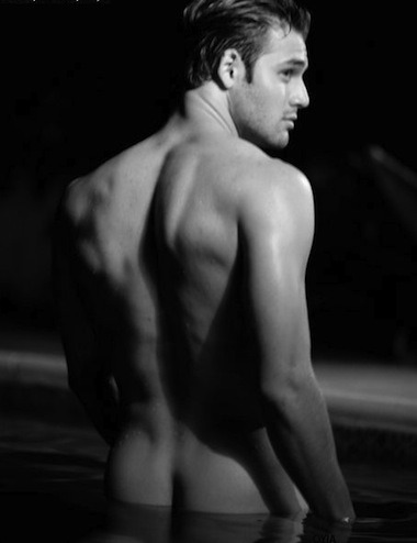 boytrappedinthcloset:  Yass daddy -Ryan Guzman