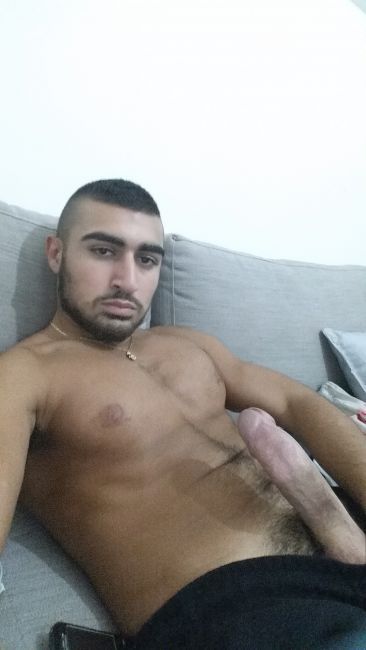 addictauzobhalal:  dans mon cul direct