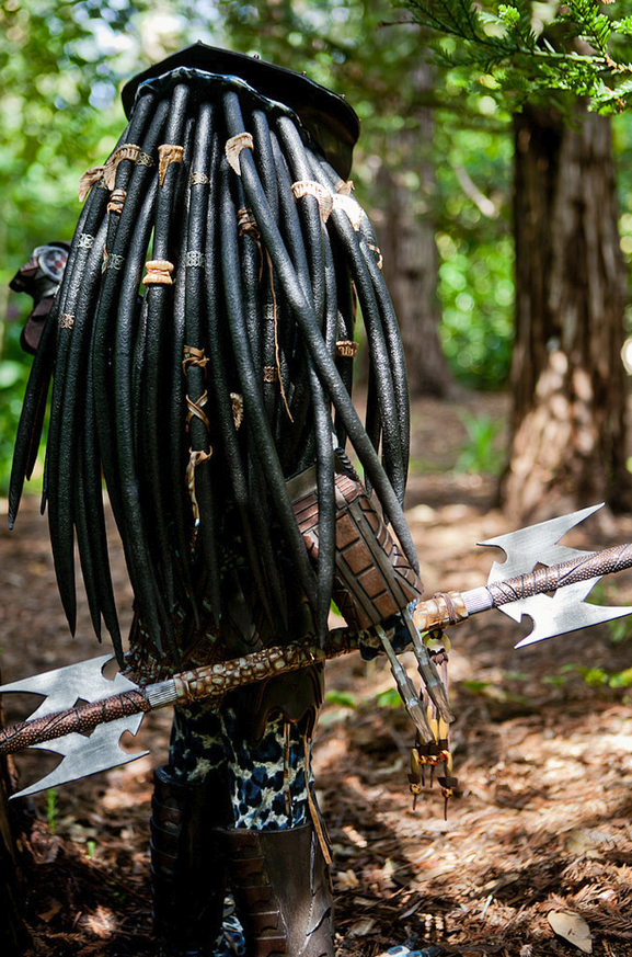 marlene:  nerdsandgamersftw:  Baby Predator Cosplay By Albert Lien | Full Gallery
