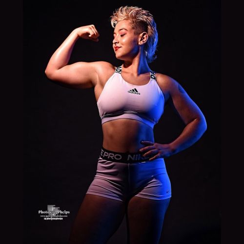 Kat G @jaw.hole  being a power lifter , visually