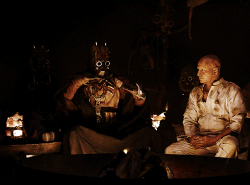 tesb:“I did research on the culture and environment of Tusken Raiders; I researched [the] ‘sand people.’ That is what Luke Skywalker calls them, ‘sand people.’ Anyway, my goal was to avoid ASL (American Sign Language); I made sure it became Tusken sign language based on their culture and environment.”“We kept it really simple in terms of the hand shapes that were used. When the Tusken sees the Mandalorian, this is the sign: using this flat hand shape, it outlines the gaps in the Mandalorian’s helmet.”— TROY KOTSUR, the deaf American actor who developed the Tusken sign language and who played the first Tusken Raider to use it on-screen #sign language #oh this is so cool