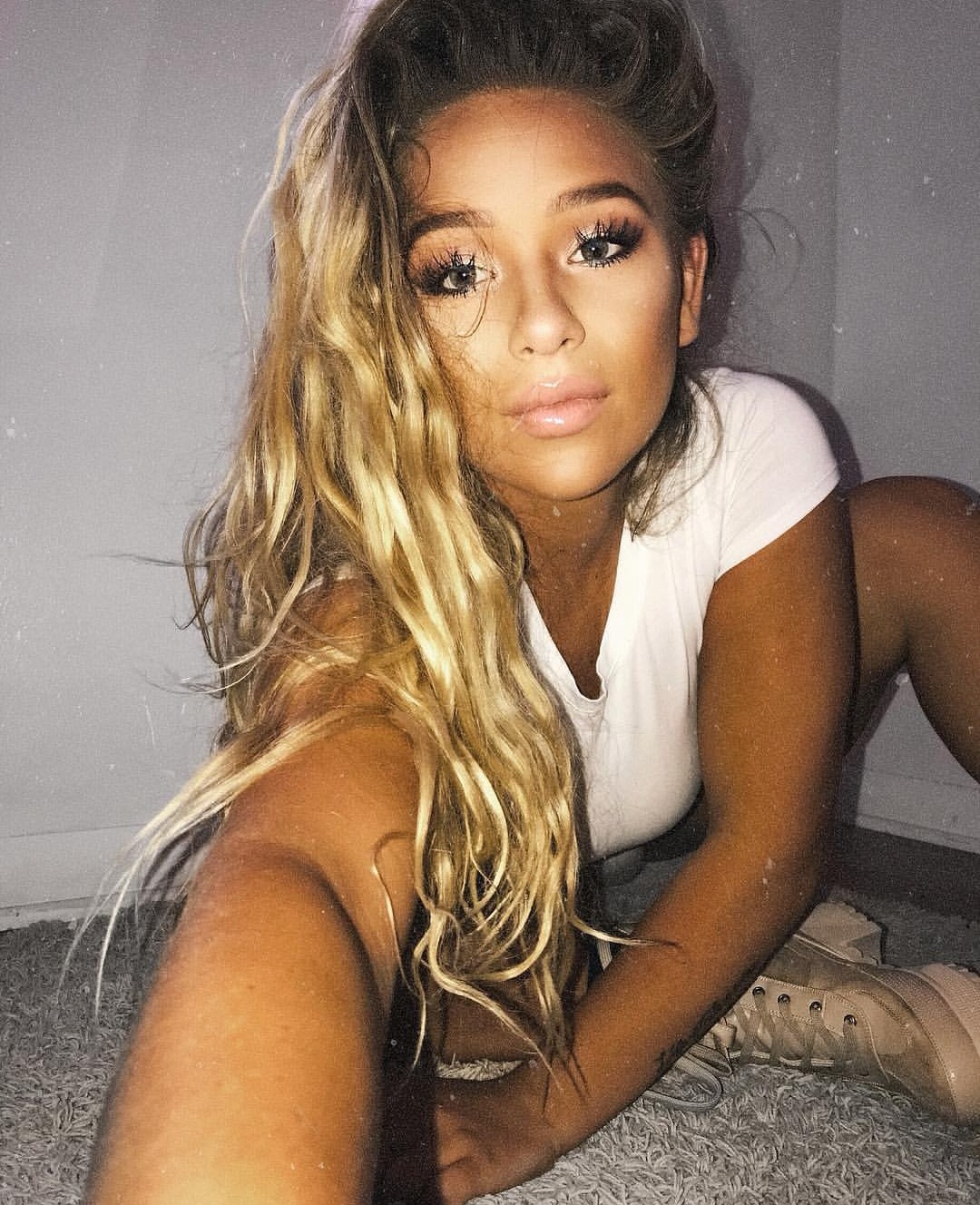 selfysgalore:  Come over here…
