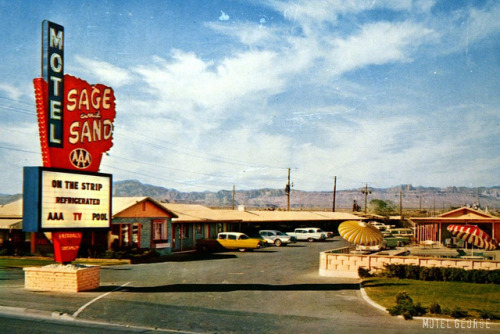 vintagelasvegas:  Las Vegas strip in 1958, north of Flamingo, looking further north towards Sands. Some dusty motels - Sage & Sand, Flamingo Capri, Pyramids Motel, Tumbleweed Motel.  Caesars Palace shops, O’Sheas, Quad and Harras exist here in