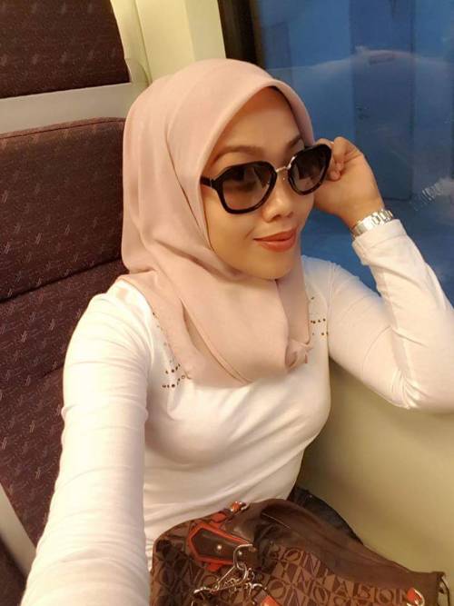 siti9191: tudungsangap: Janda anak 3…hari2 buat ku tpancut… Wow