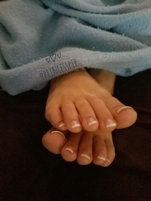 princesspipsperfect10: Sleepy feet